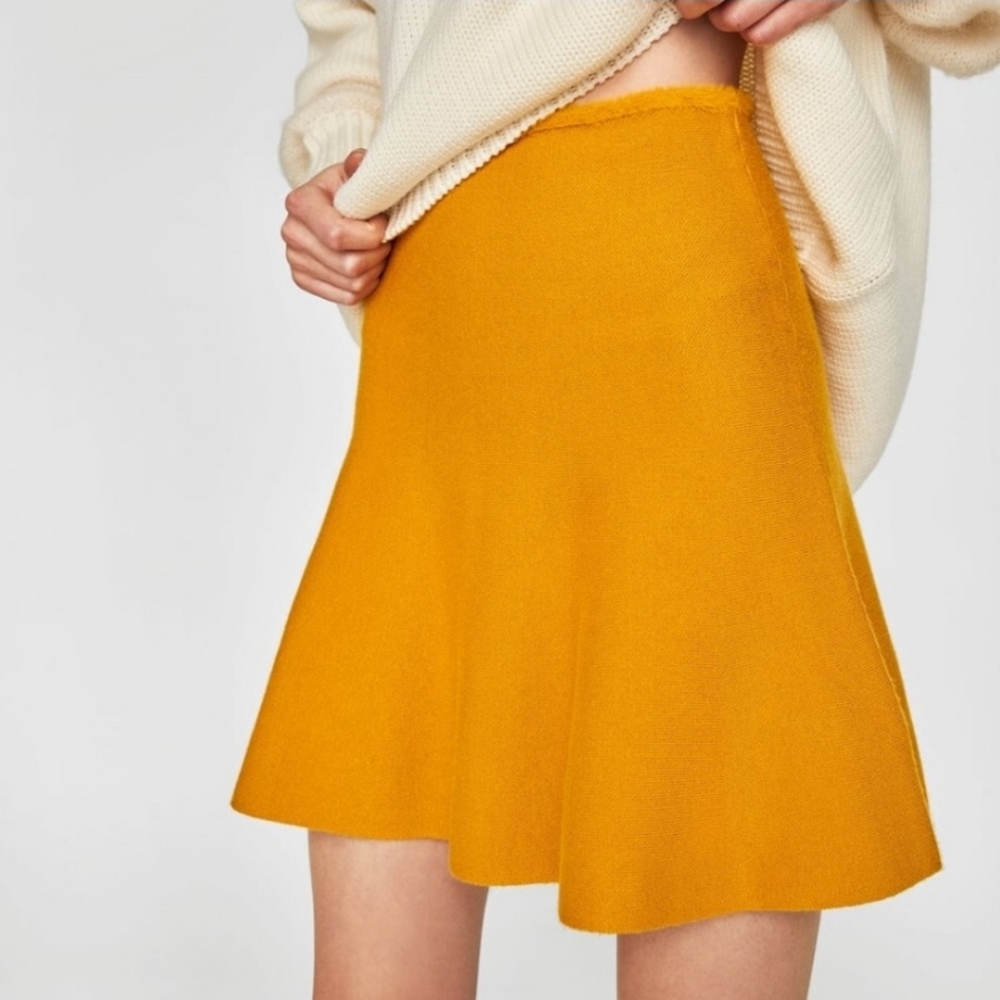 Zara Knit High Waisted Solid Mustard Knit Mini Skirt - size Large - Picture 2 of 6